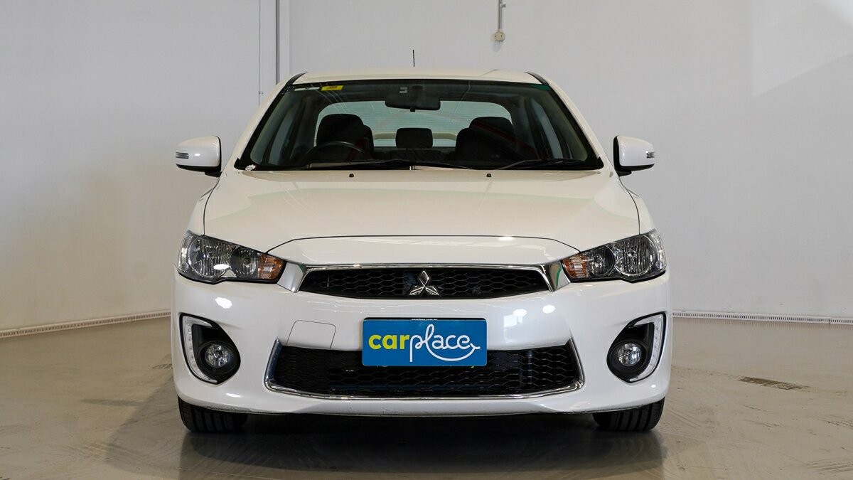Mitsubishi Lancer image 2