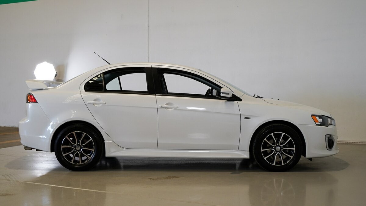 Mitsubishi Lancer image 3