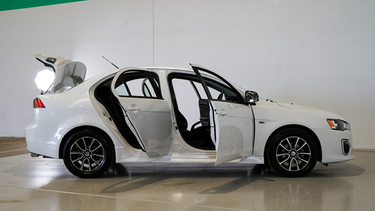 Mitsubishi Lancer image 4
