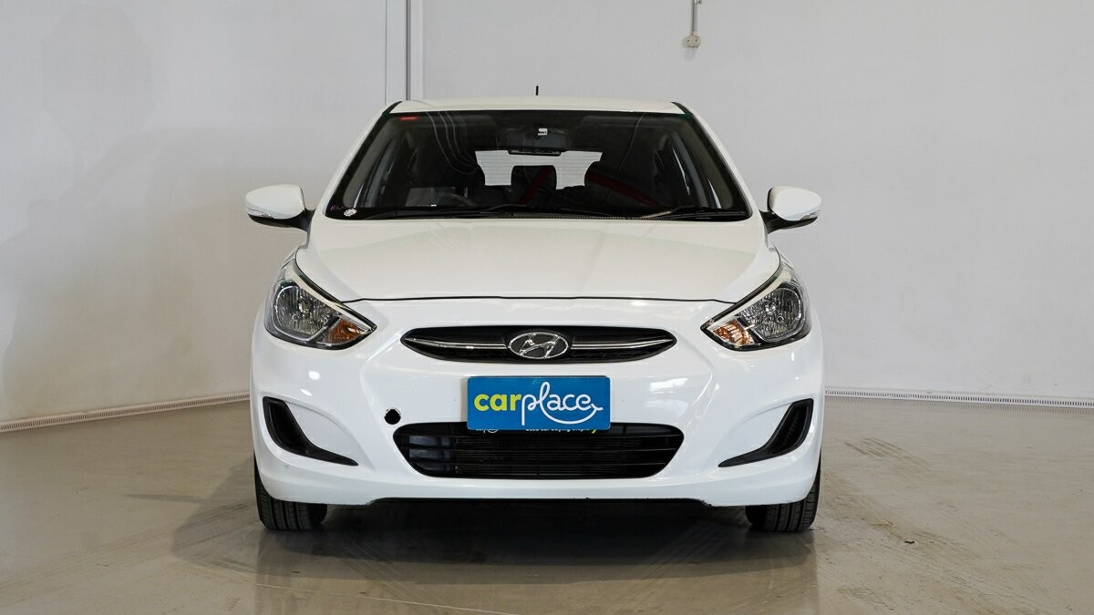 Hyundai Accent image 2