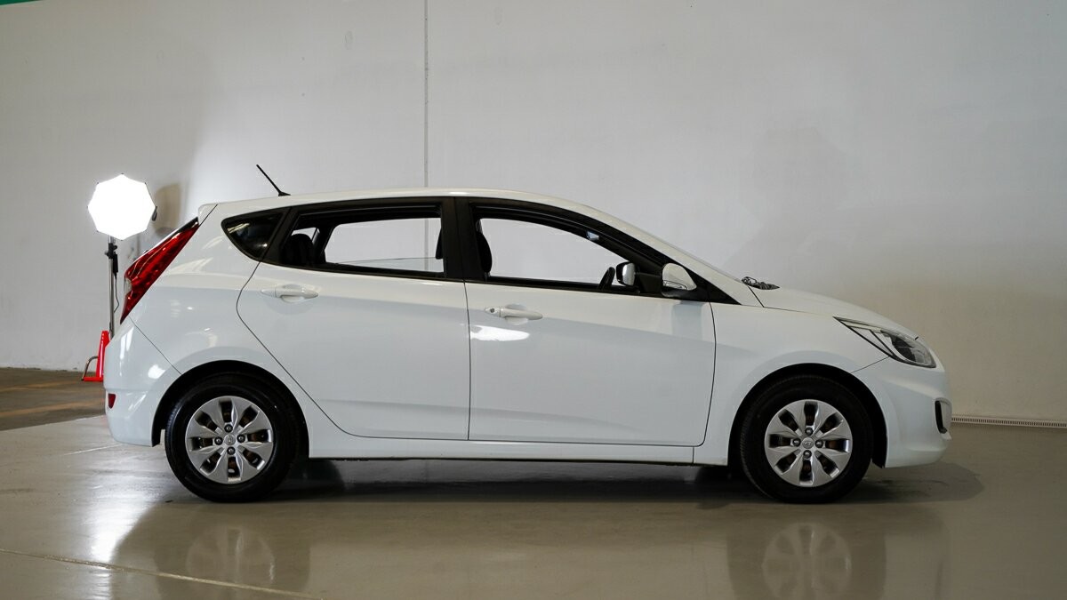 Hyundai Accent image 3