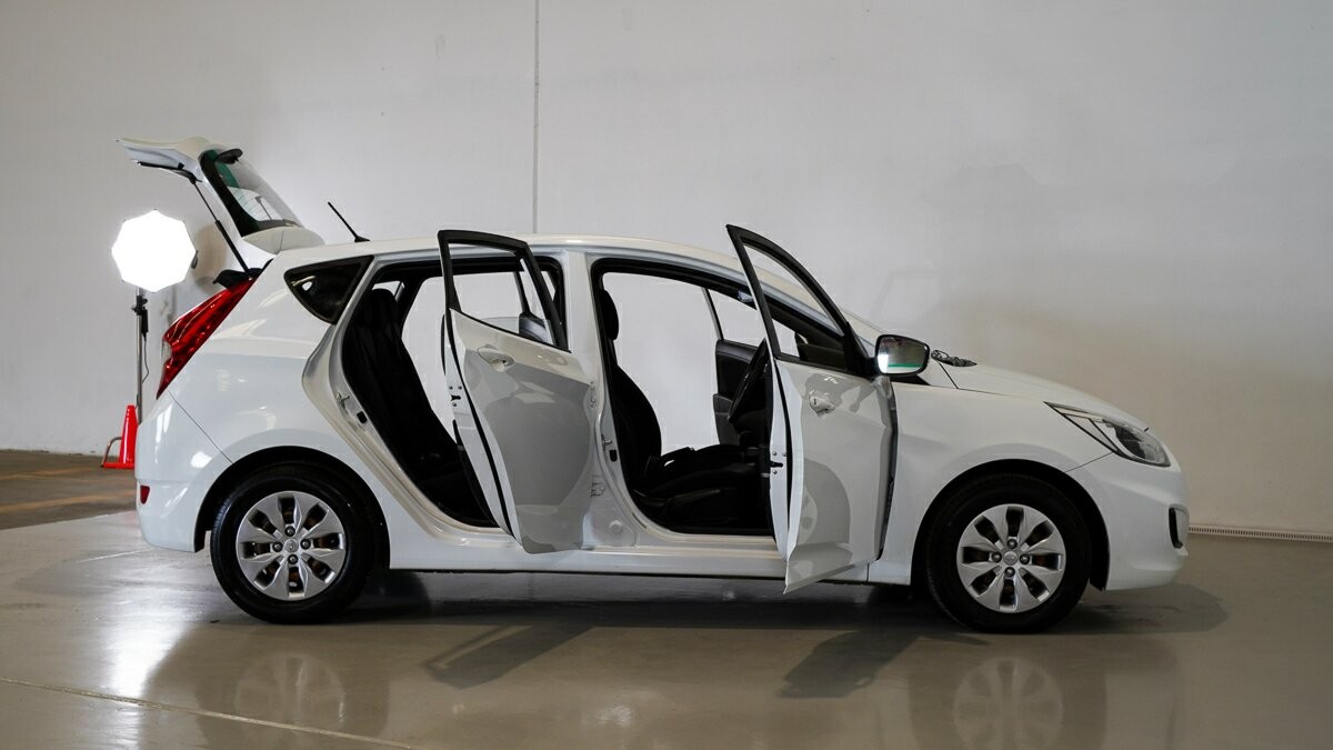Hyundai Accent image 4