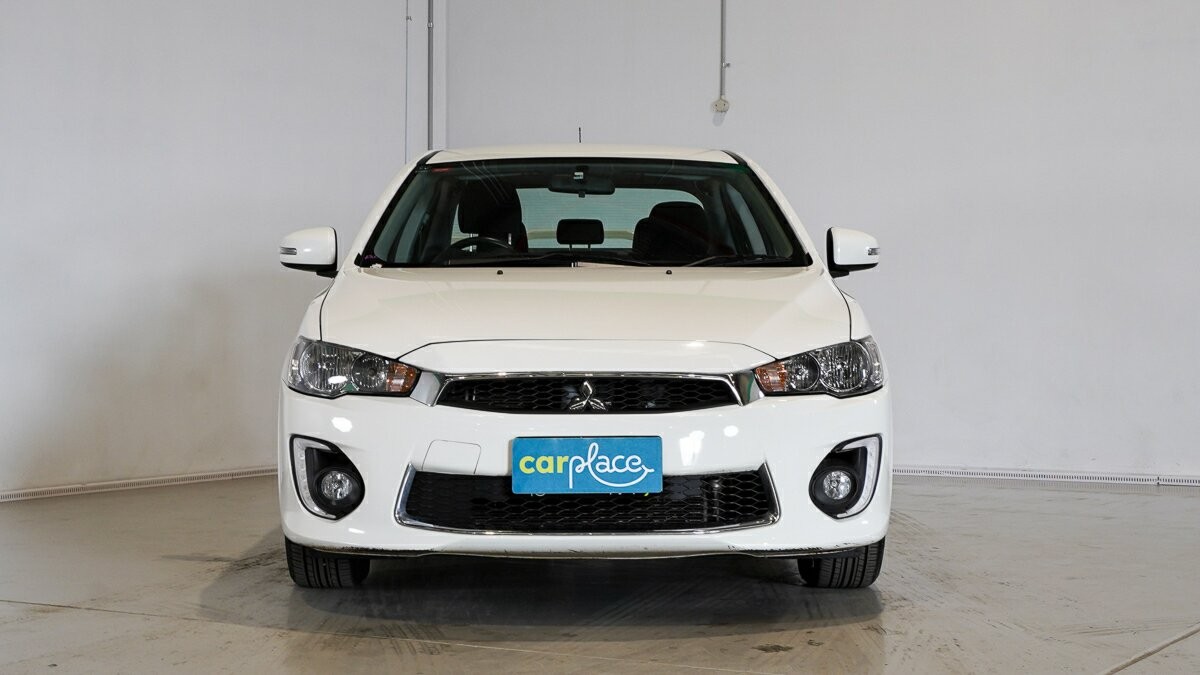 Mitsubishi Lancer image 2