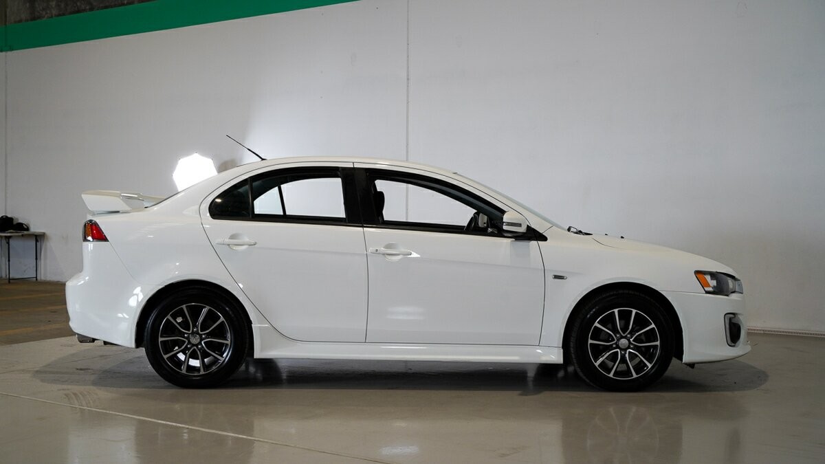 Mitsubishi Lancer image 3