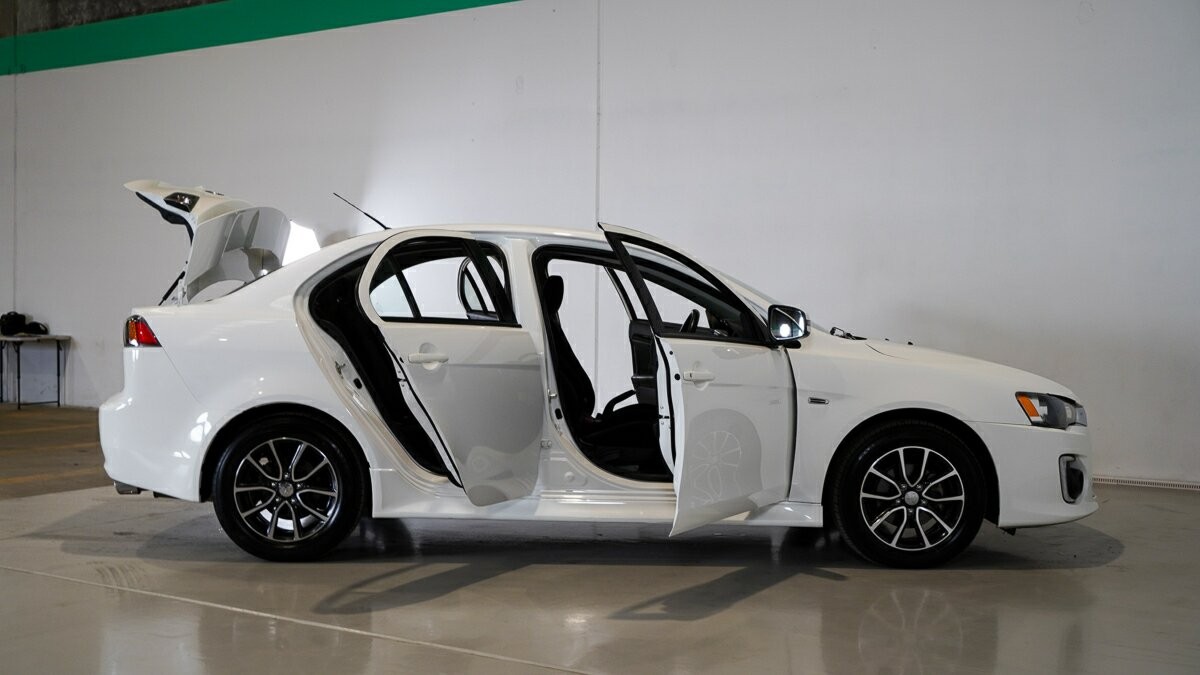 Mitsubishi Lancer image 4