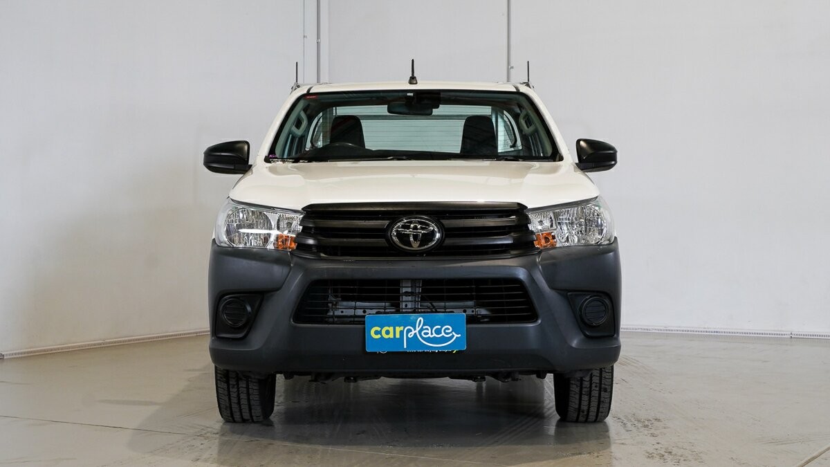 Toyota Hilux image 2