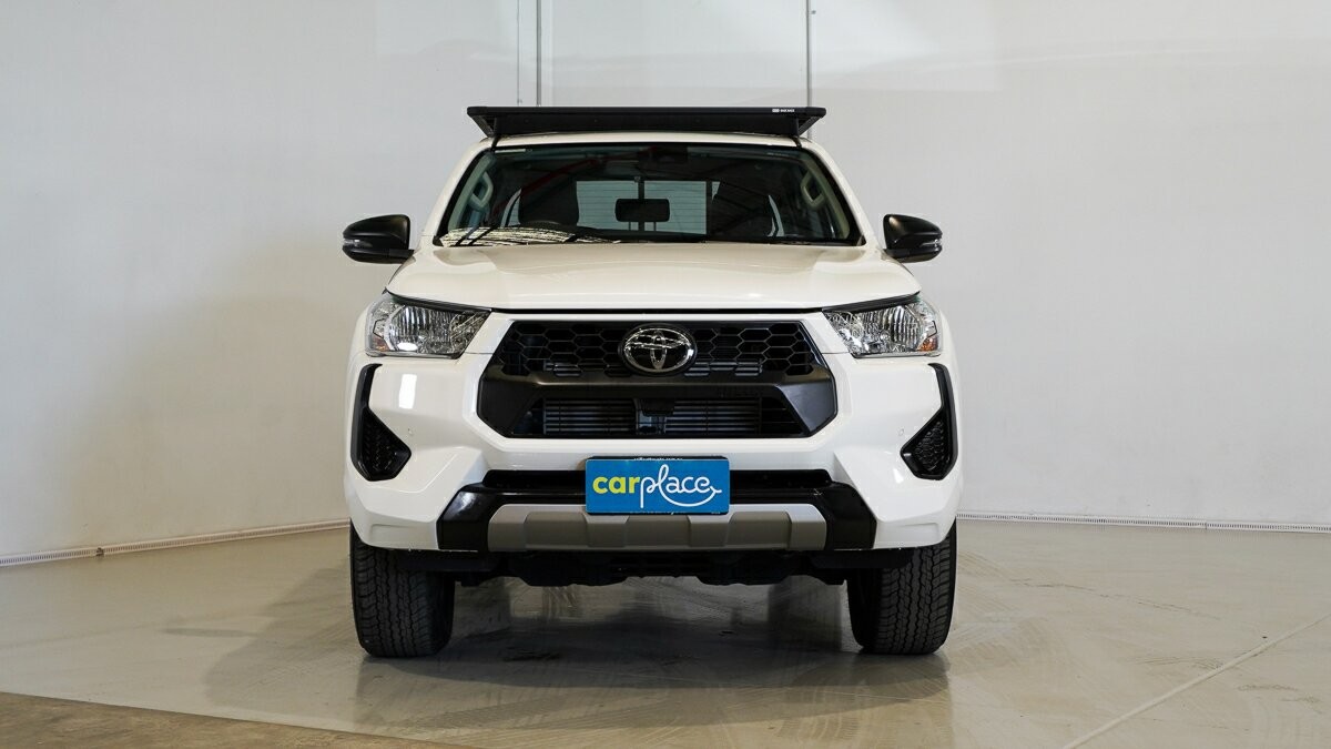 Toyota Hilux image 2