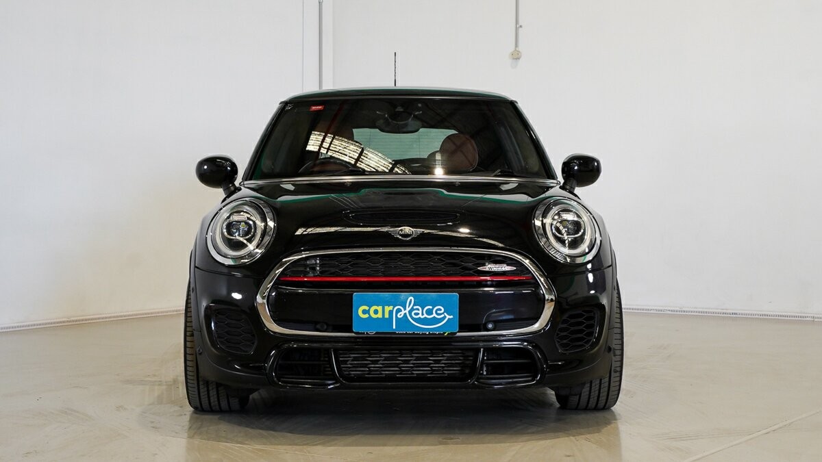 Mini Hatch image 2