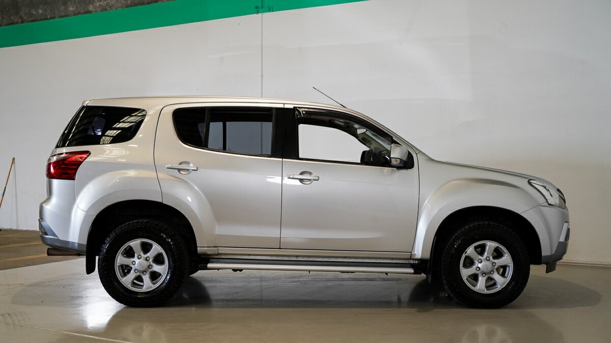 Isuzu Mu-x image 3