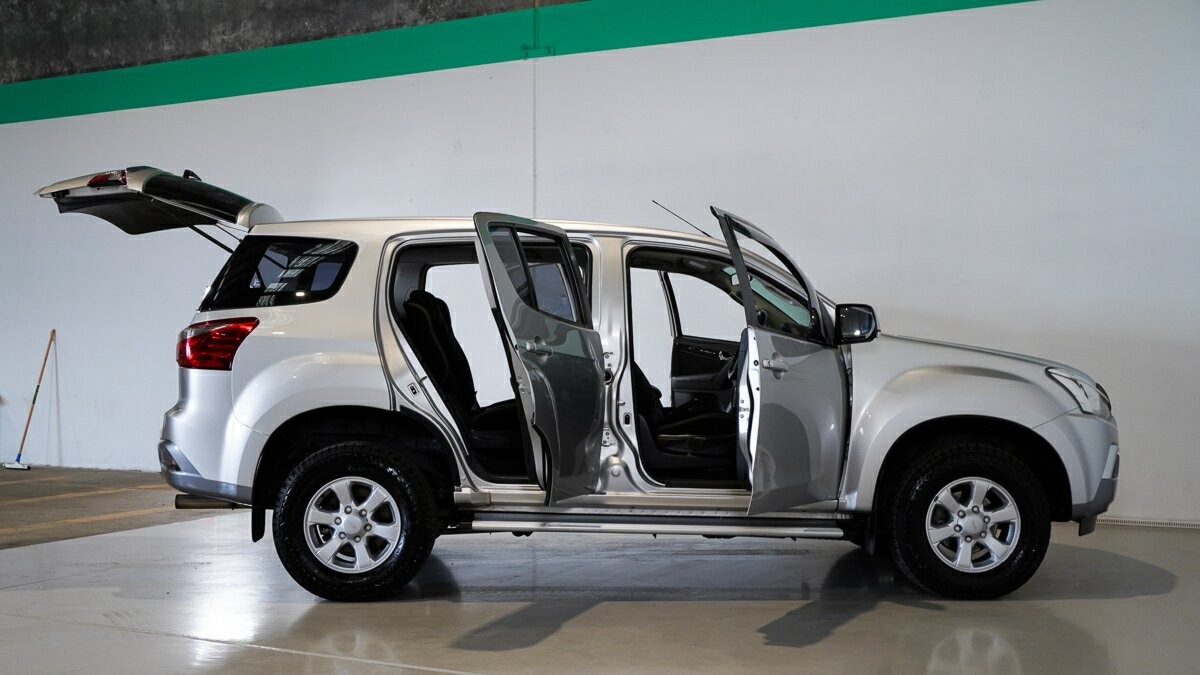 Isuzu Mu-x image 4