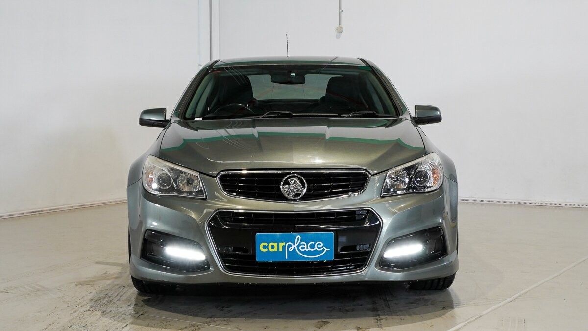 Holden Commodore image 2