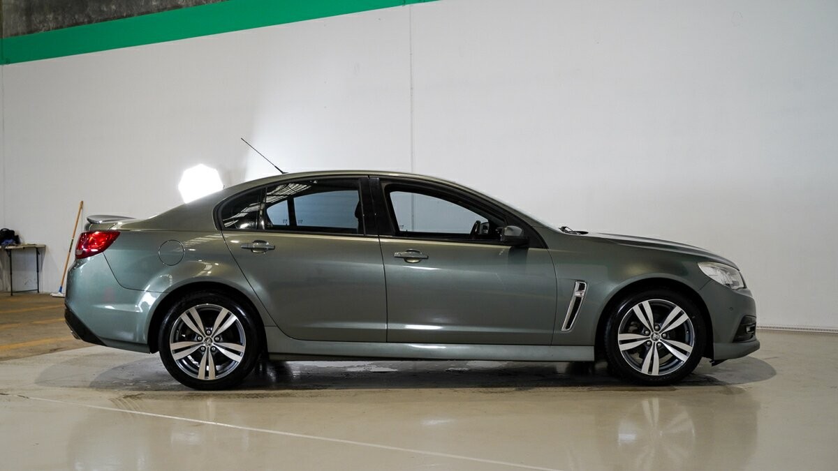 Holden Commodore image 3