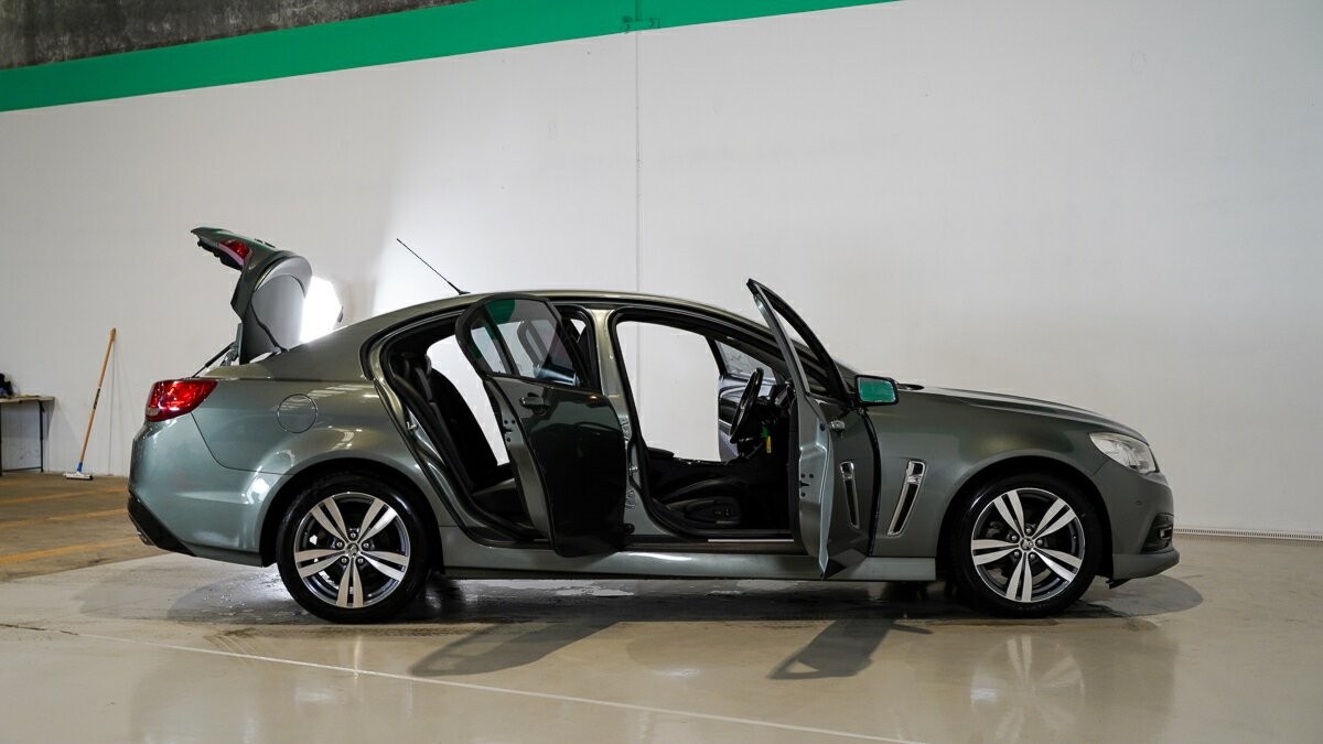 Holden Commodore image 4