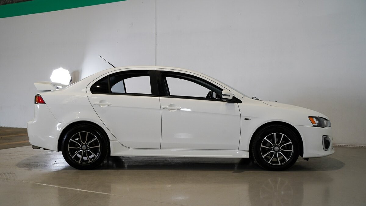 Mitsubishi Lancer image 3