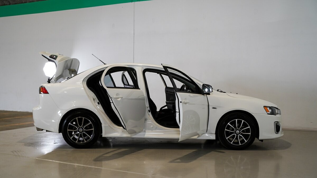 Mitsubishi Lancer image 4
