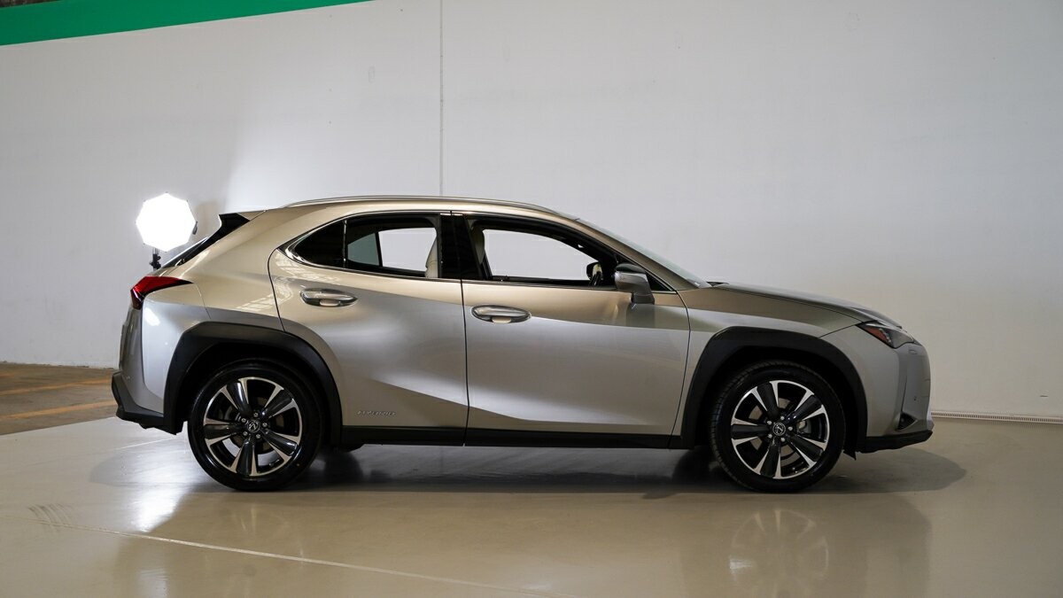 Lexus Ux image 3