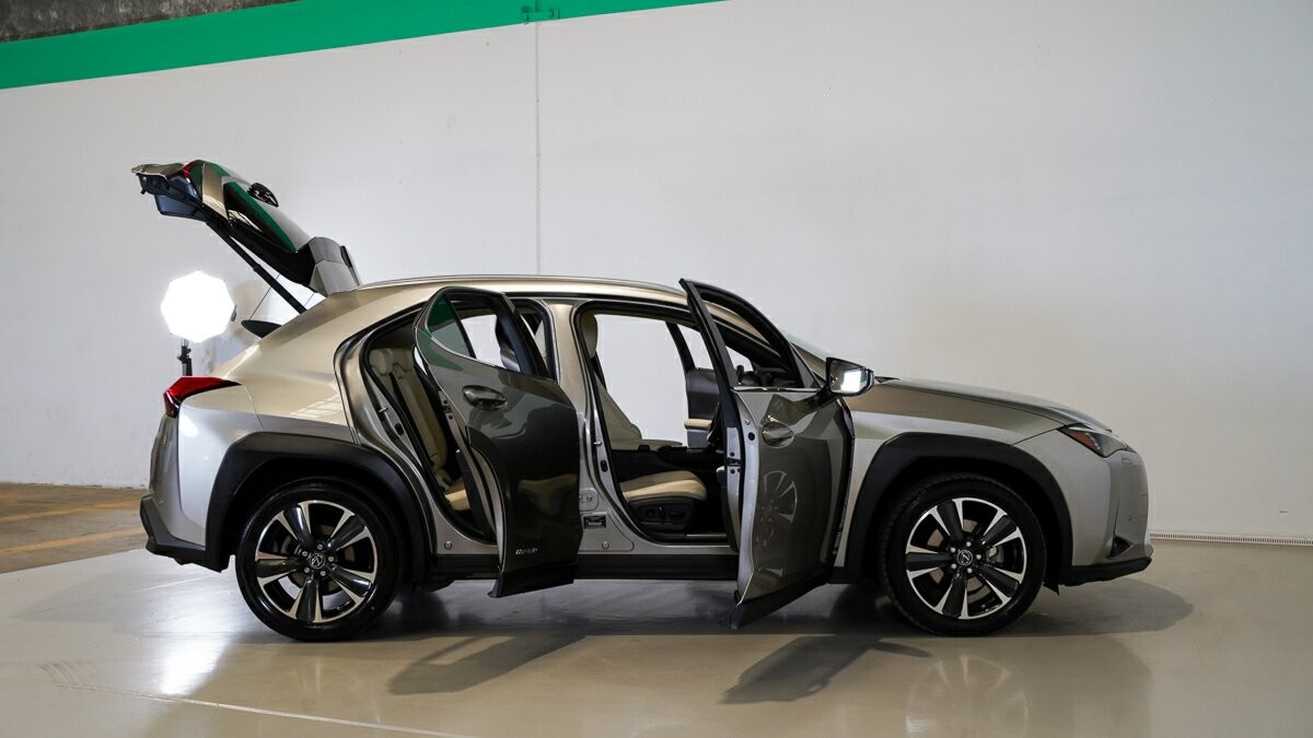 Lexus Ux image 4