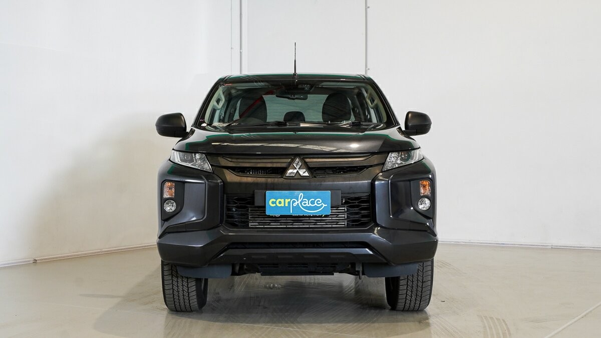 Mitsubishi Triton image 2