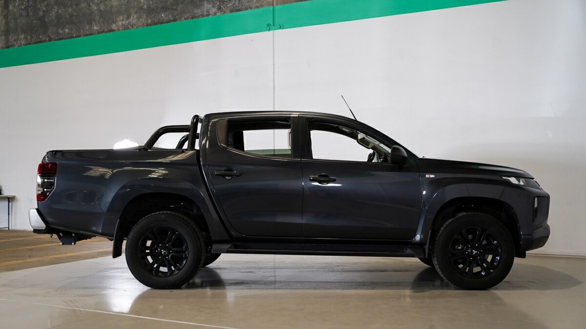 Mitsubishi Triton image 3