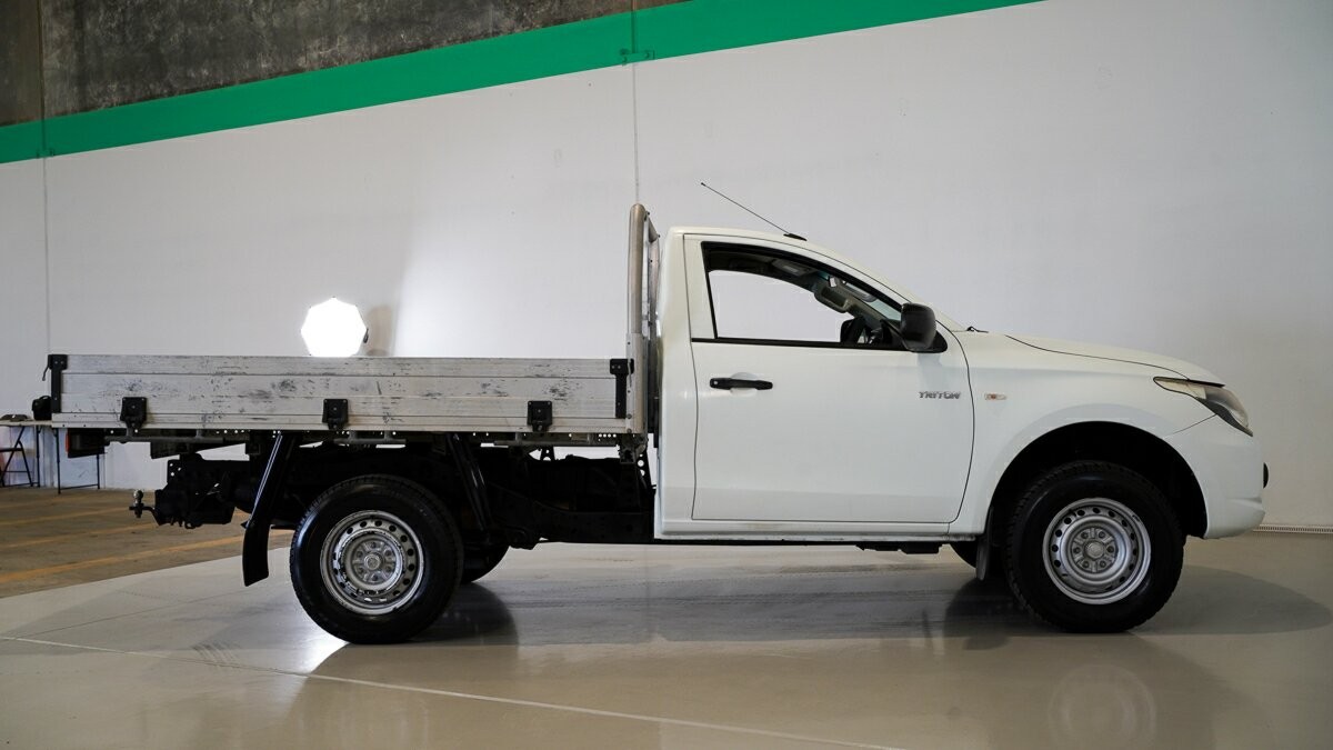 Mitsubishi Triton image 3