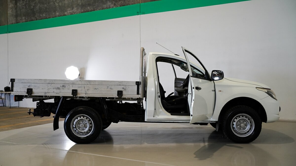 Mitsubishi Triton image 4