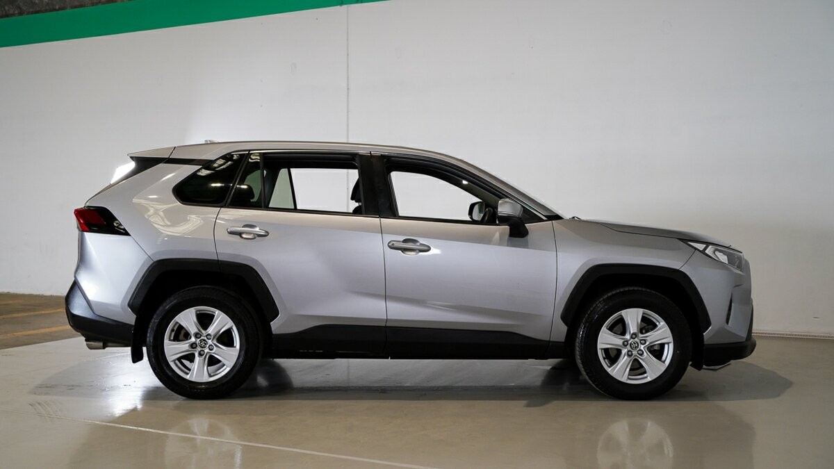 Toyota Rav4 image 3