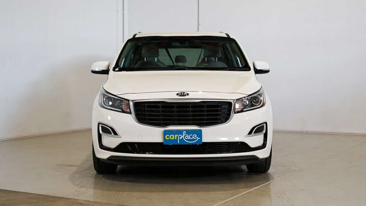 Kia Carnival image 2