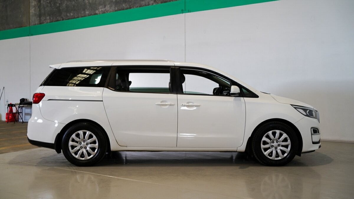 Kia Carnival image 3