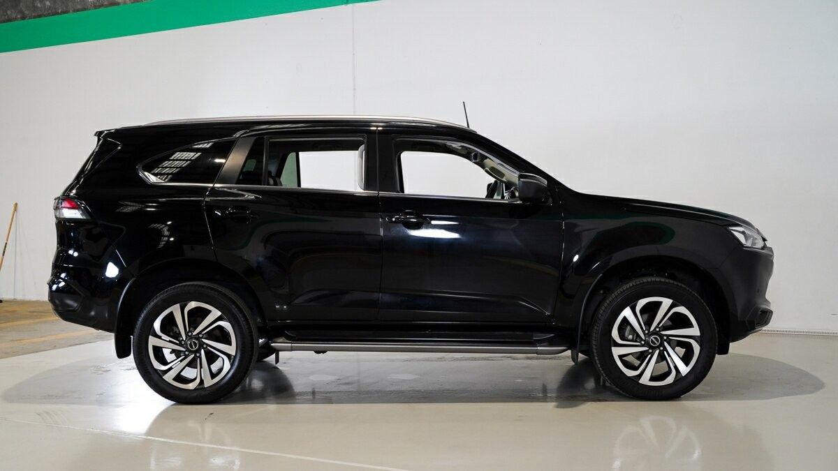 Isuzu Mu-x image 3