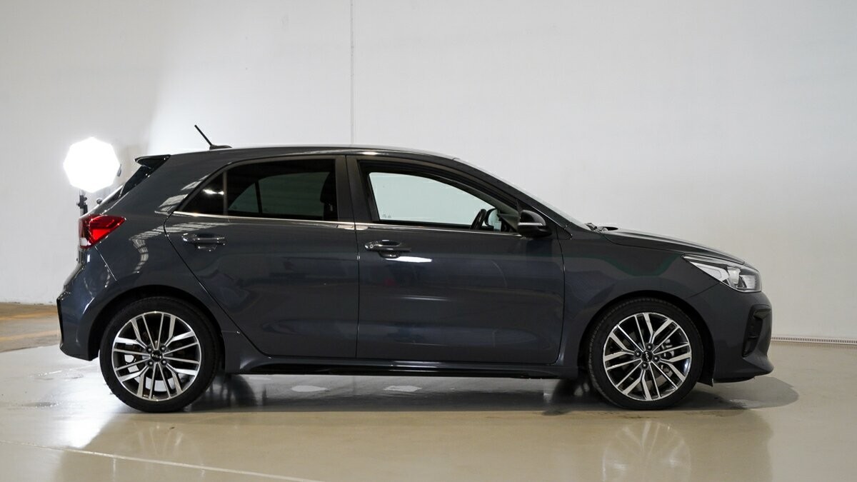 Kia Rio image 3