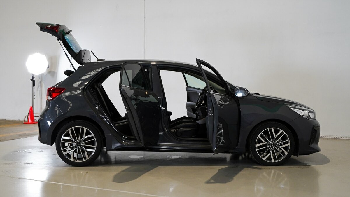 Kia Rio image 4