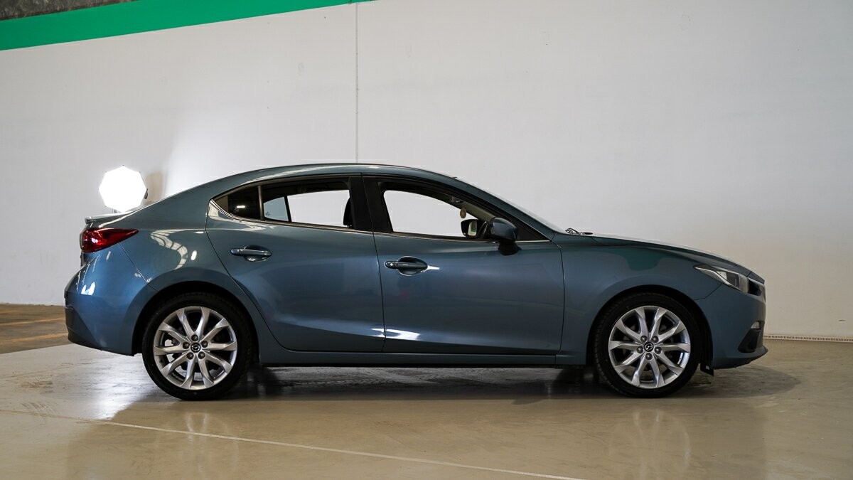 Mazda 3 image 3