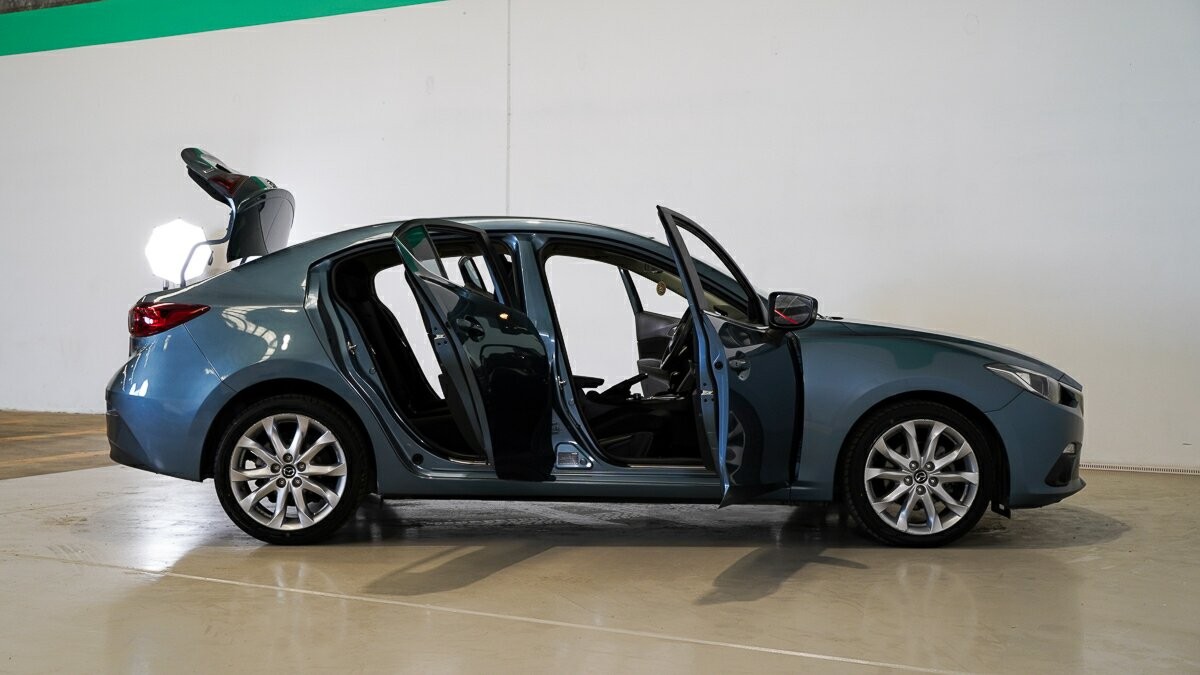 Mazda 3 image 4