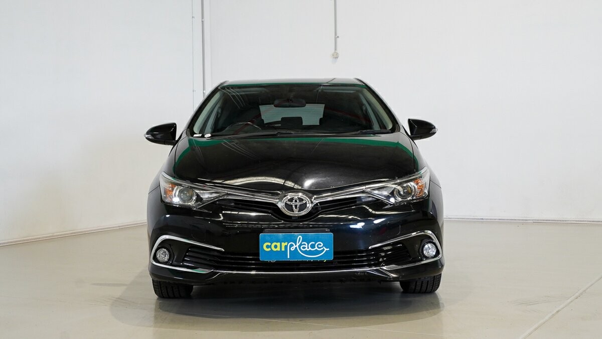 Toyota Corolla image 2