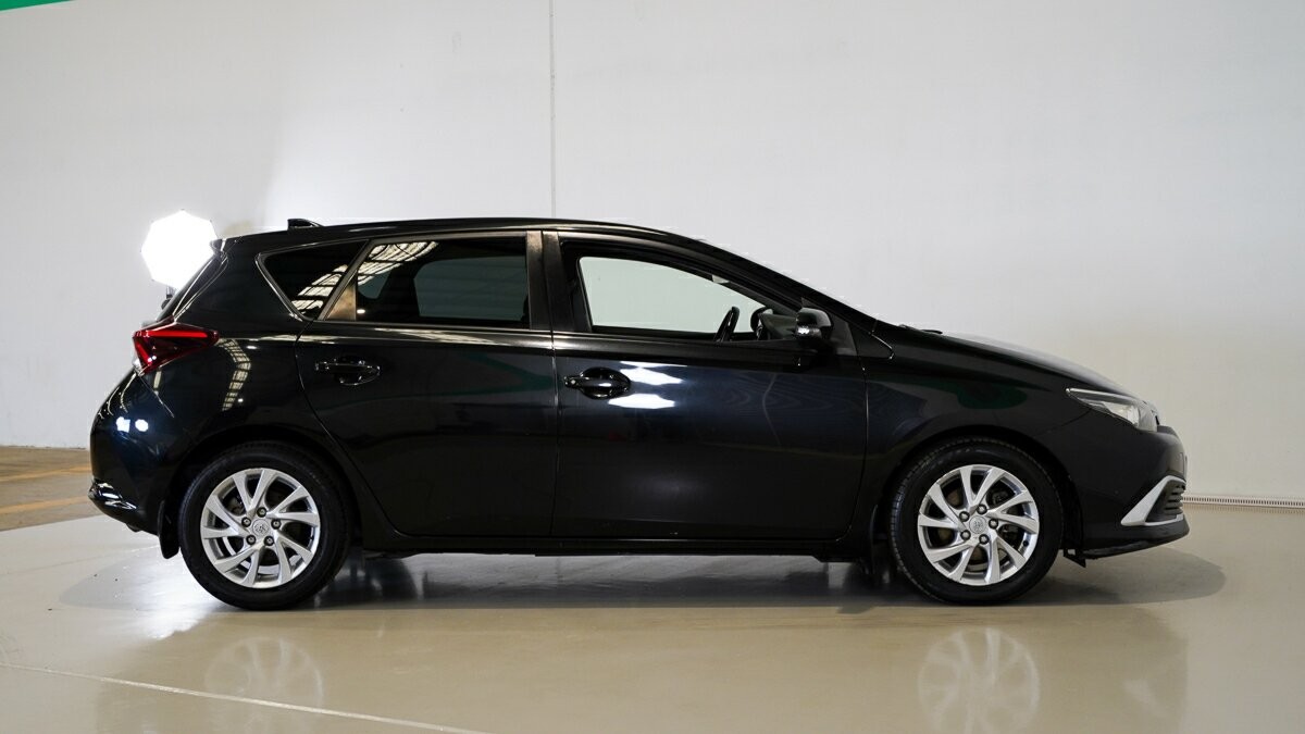 Toyota Corolla image 3