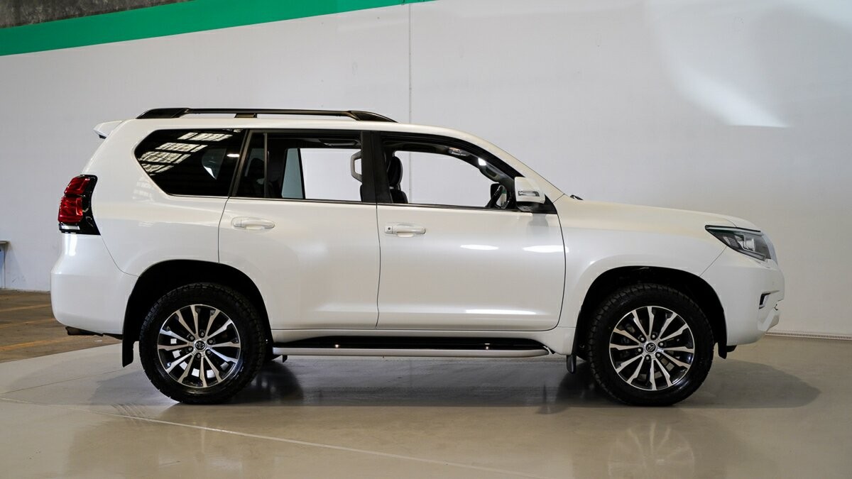 Toyota Landcruiser Prado image 3