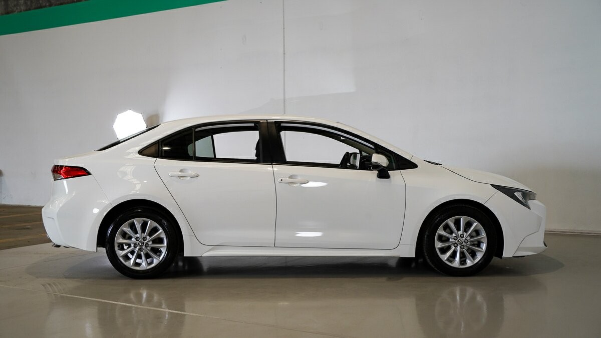 Toyota Corolla image 3