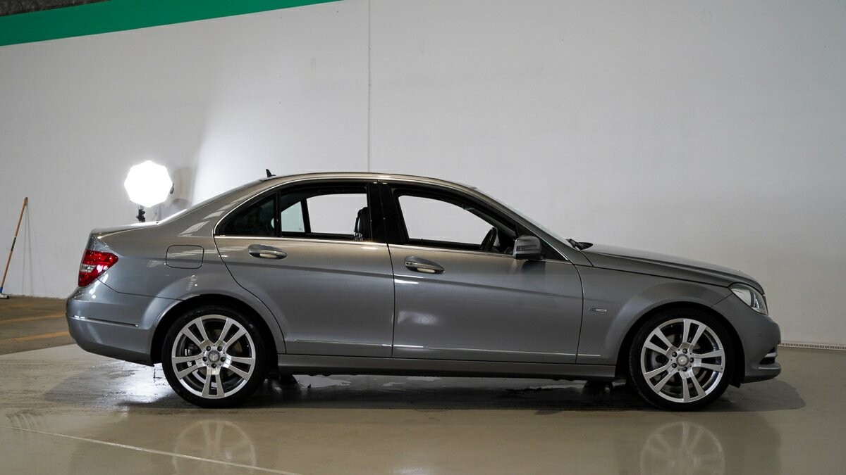 Mercedes Benz C-class image 3