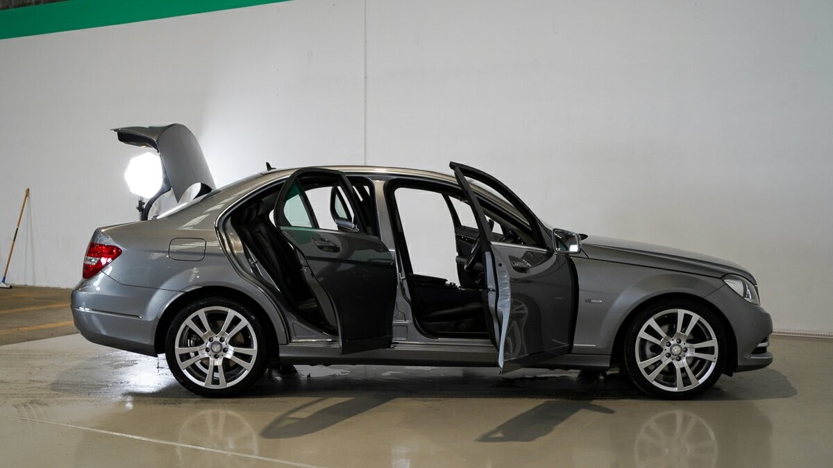 Mercedes Benz C-class image 4