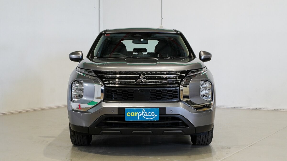 Mitsubishi Outlander image 2