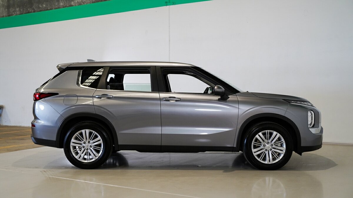 Mitsubishi Outlander image 3