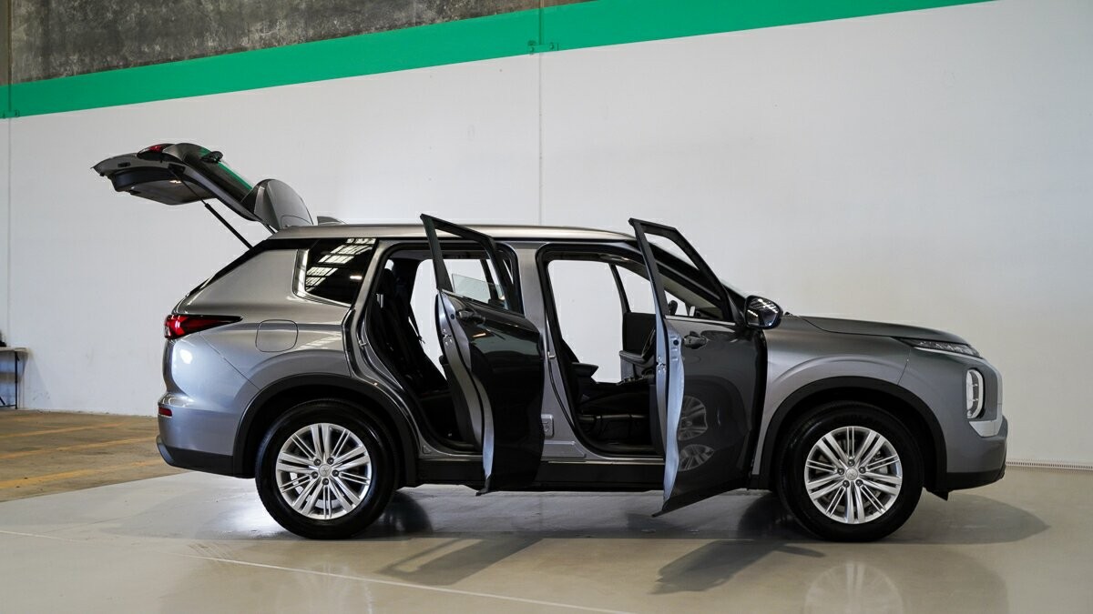 Mitsubishi Outlander image 4