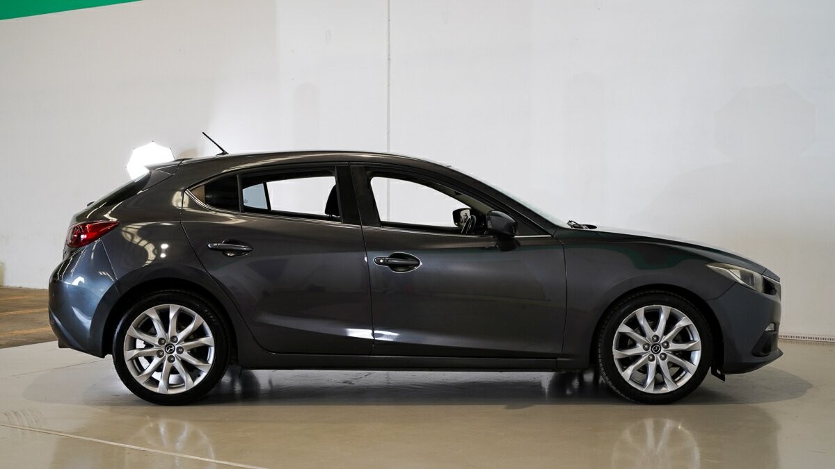 Mazda 3 image 3