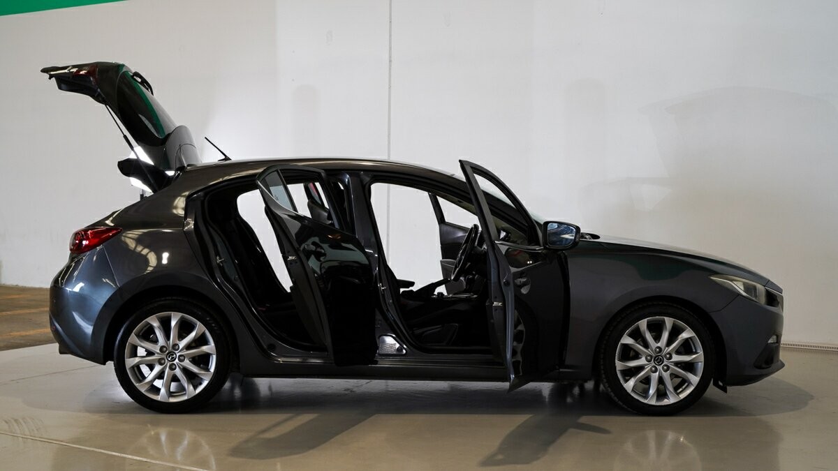 Mazda 3 image 4