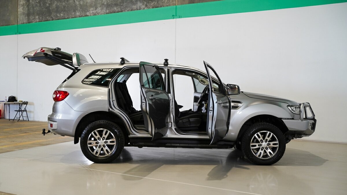 Ford Everest image 4