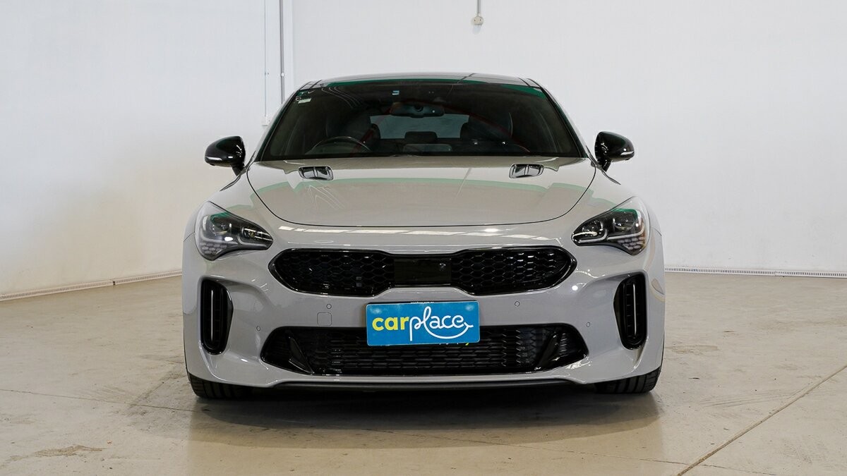 Kia Stinger image 2