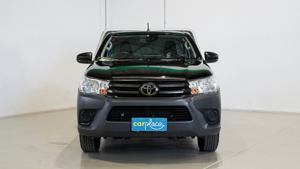 Toyota Hilux image 2