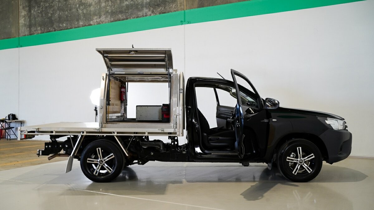Toyota Hilux image 4