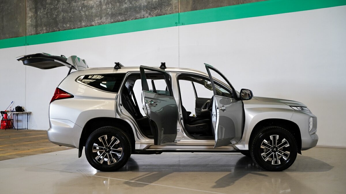 Mitsubishi Pajero Sport image 4
