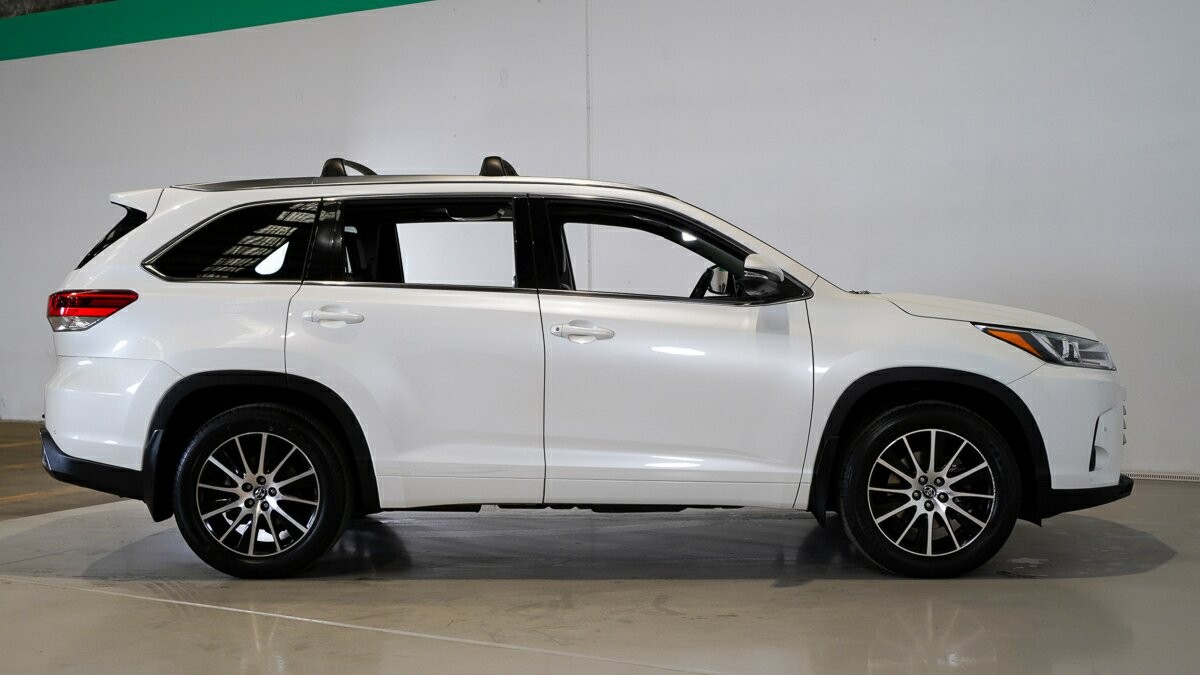 Toyota Kluger image 3